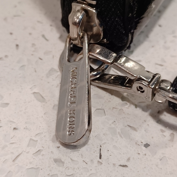 Michael Kors leather wristlet wallet - Picture 6 of 9